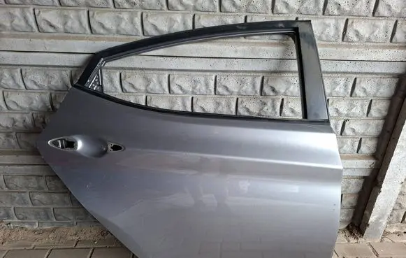 Hyundai Elantra Rear door