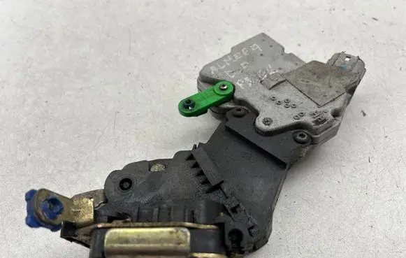Nissan Almera N16 Front door lock 80642