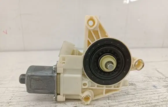 Mercedes-Benz E W212 Front door window regulator motor A2048200142