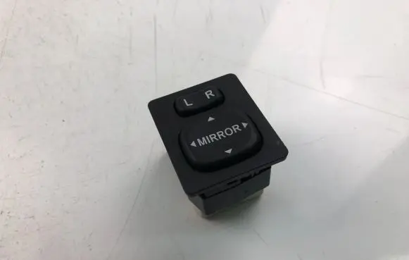Toyota Auris E180 Wing mirror switch 183574