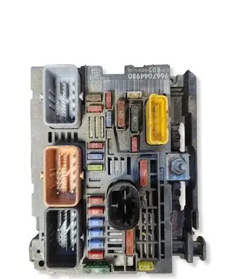 Peugeot 407 Fuse module 9667044980