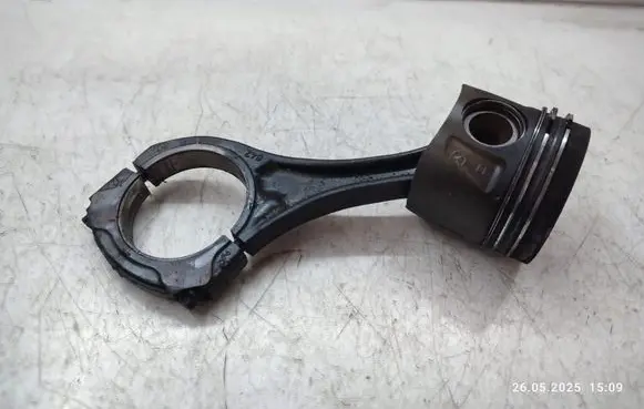 Jeep Grand Cherokee (WK) Piston with connecting rod