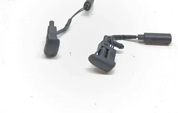 BMW 1 E81 E87 Windshield washer spray nozzle 7110851
