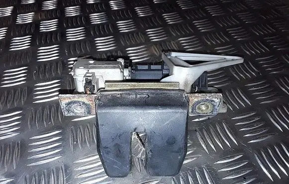 Volvo V70 Tailgate/trunk/boot lock/catch/latch 999065180