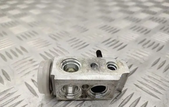 Air conditioning (A/C) expansion valve