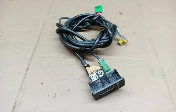 Volkswagen Golf VII USB socket connector 5G0035222A