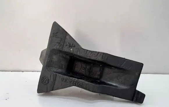 Volkswagen PASSAT B8 Other engine bay part 3G0864760