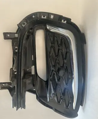 Chrysler Pacifica Front fog light trim/grill 6WF68TRMAC