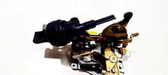 Mercedes-Benz C W202 Rear door lock 2027300535