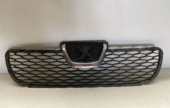Peugeot Boxer Front bumper upper radiator grill 1306599070