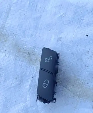 Mercedes-Benz C W204 Central locking switch button A2048706310