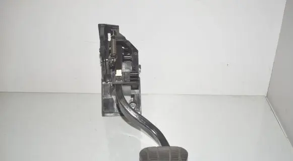 BMW 1 F40 Brake pedal 6856596 35006856596