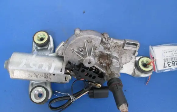 Mazda 121 SM Rear window wiper motor