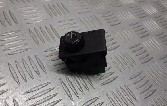 Nissan Primera Wing mirror switch