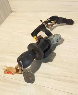 Renault Master III Ignition lock N0502060