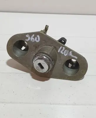 Volvo S60 Tailgate exterior lock 737700001