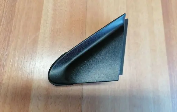 Fender trim (molding)