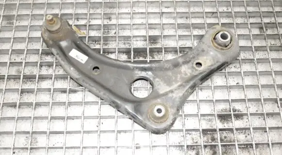 Nissan Note (E12) Front lower control arm/wishbone