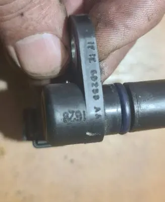 Ford Mondeo Mk III Camshaft position sensor 1628