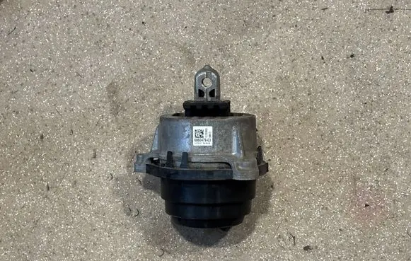BMW 3 G20 G21 Engine mount bracket 6860479