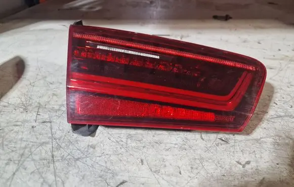 Tailgate rear/tail lights