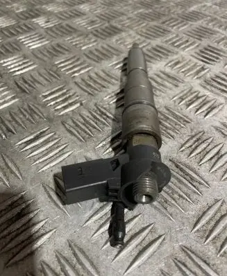 BMW 5 E60 E61 Fuel injector 7792721
