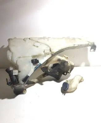 Volvo V50 Windshield washer fluid reservoir/tank 30657122 30657121