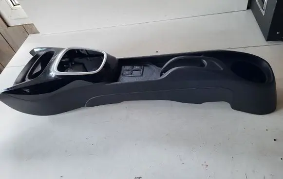 Toyota Yaris Center console 589100D290