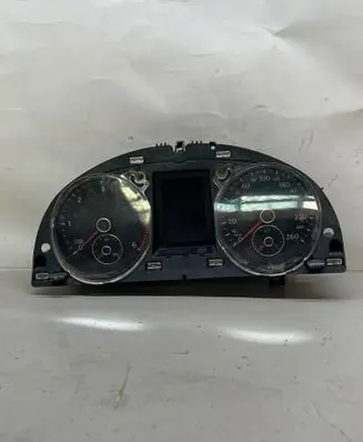 Volkswagen PASSAT B6 Speedometer (instrument cluster) 3C0920872B