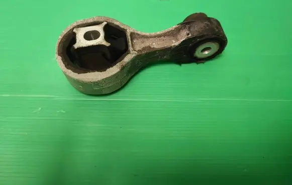 Opel Vivaro Engine mount bracket 326D06