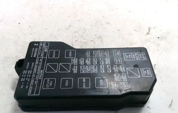 Toyota Land Cruiser (HDJ90) Fuse box cover 8266160120