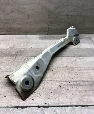 Fender mounting bracket