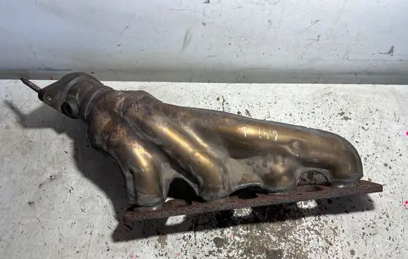 Dodge Challenger Exhaust manifold