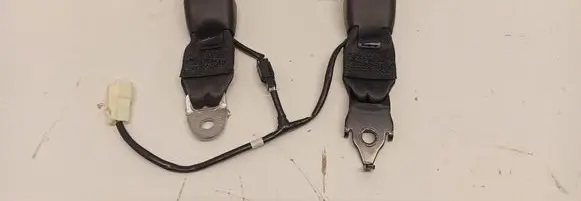 Suzuki Swift III Rear seatbelt buckle