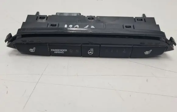 Hyundai i20 (GB IB) Seat heating switch 93700C8000