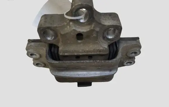 Volkswagen PASSAT B6 Engine mount bracket 3C0199555