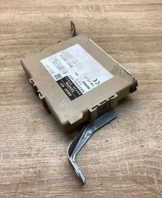Toyota Avensis T270 Keyless (KESSY) go control unit/module 8999005031 MB2325005053