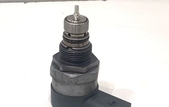 Audi A4 S4 B8 8K Fuel pressure regulator 057130764AB