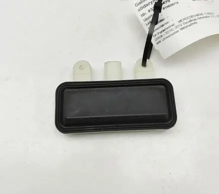 Mercedes-Benz E W212 Tailgate/boot open switch button A2218702410