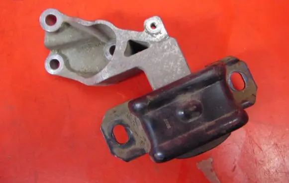 Smart ForTwo II Engine mount bracket A1322200148