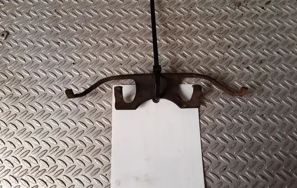 BMW 5 E39 Rear brake pad spring 