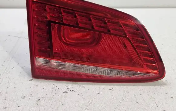 Volkswagen PASSAT B7 Tailgate rear/tail lights