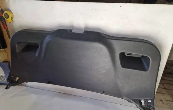Tailgate trim