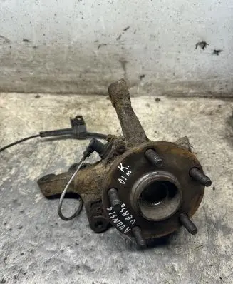 Toyota Avensis Verso Front wheel hub