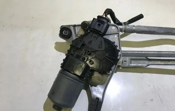 Peugeot 207 Wiper motor 0390241931