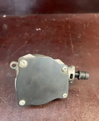 Volkswagen Jetta V Vacuum pump 07K145100B