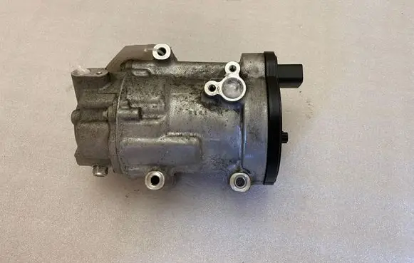 Toyota RAV 4 (XA50) Air conditioning (A/C) compressor (pump) 0424000171
