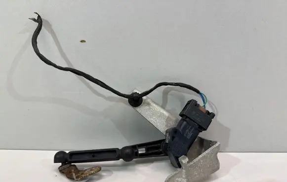 BMW 5 G30 G31 G38 Headlight/headlamp level sensor 6895466
