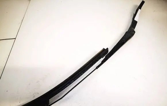 Front wiper blade arm