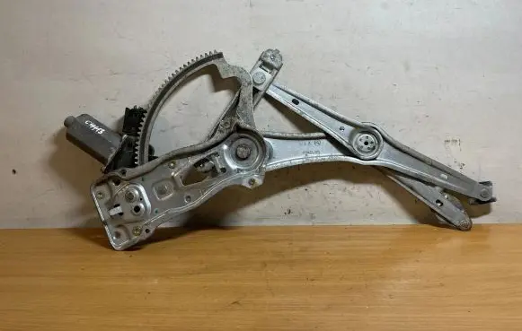 Mercedes-Benz E W210 Front door electric window regulator 0130821708 C4113
